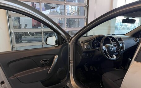 Renault Logan II, 2018 год, 885 000 рублей, 21 фотография
