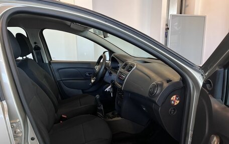 Renault Logan II, 2018 год, 885 000 рублей, 29 фотография