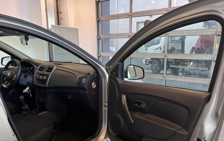 Renault Logan II, 2018 год, 885 000 рублей, 27 фотография