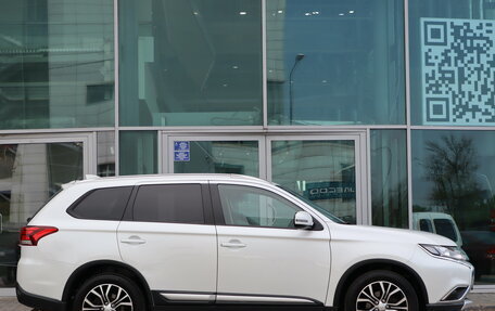 Mitsubishi Outlander III рестайлинг 3, 2018 год, 1 850 000 рублей, 4 фотография