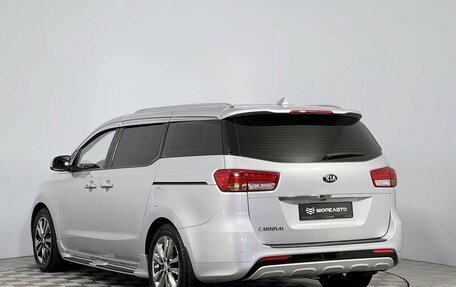 KIA Carnival III, 2017 год, 2 500 000 рублей, 7 фотография
