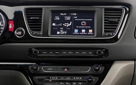 KIA Carnival III, 2017 год, 2 500 000 рублей, 17 фотография