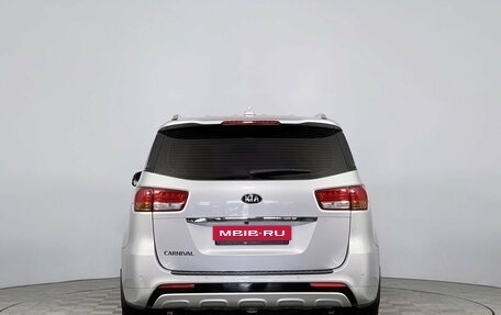 KIA Carnival III, 2017 год, 2 500 000 рублей, 6 фотография