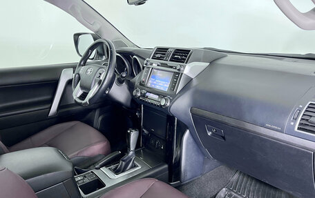Toyota Land Cruiser Prado 150 рестайлинг 2, 2017 год, 3 758 000 рублей, 19 фотография