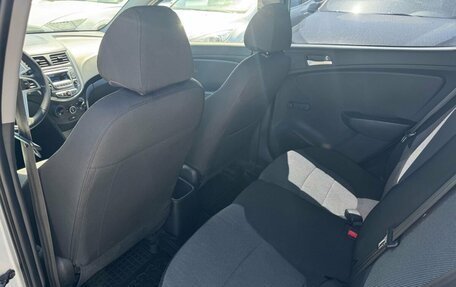 Hyundai Solaris II рестайлинг, 2013 год, 820 000 рублей, 13 фотография