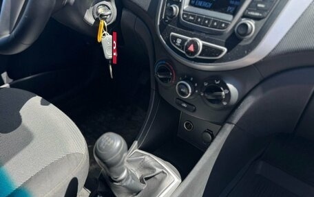 Hyundai Solaris II рестайлинг, 2013 год, 820 000 рублей, 22 фотография