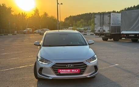 Hyundai Elantra VI рестайлинг, 2017 год, 1 600 000 рублей, 12 фотография