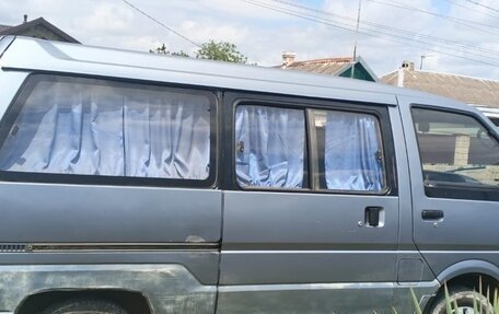 Nissan Vanette II, 1987 год, 320 000 рублей, 3 фотография