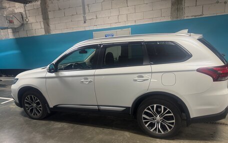 Mitsubishi Outlander III рестайлинг 3, 2017 год, 2 150 000 рублей, 4 фотография