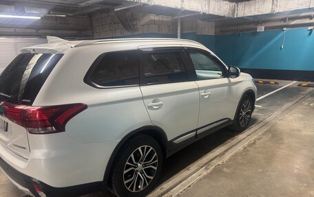 Mitsubishi Outlander III рестайлинг 3, 2017 год, 2 150 000 рублей, 5 фотография