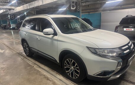 Mitsubishi Outlander III рестайлинг 3, 2017 год, 2 150 000 рублей, 9 фотография