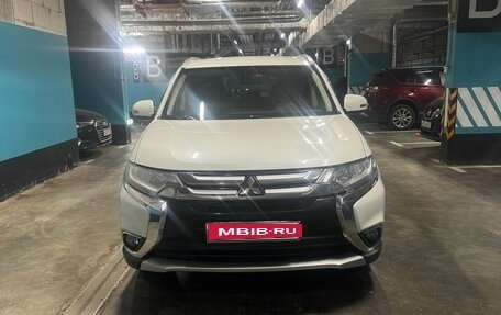 Mitsubishi Outlander III рестайлинг 3, 2017 год, 2 150 000 рублей, 6 фотография