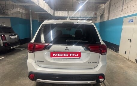 Mitsubishi Outlander III рестайлинг 3, 2017 год, 2 150 000 рублей, 2 фотография