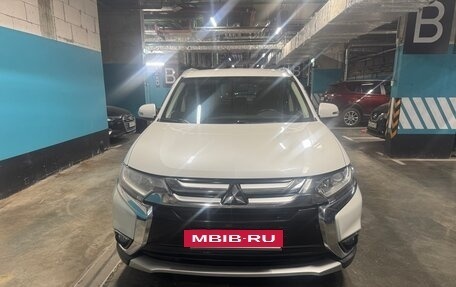 Mitsubishi Outlander III рестайлинг 3, 2017 год, 2 150 000 рублей, 3 фотография