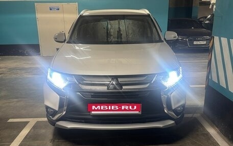 Mitsubishi Outlander III рестайлинг 3, 2017 год, 2 150 000 рублей, 7 фотография
