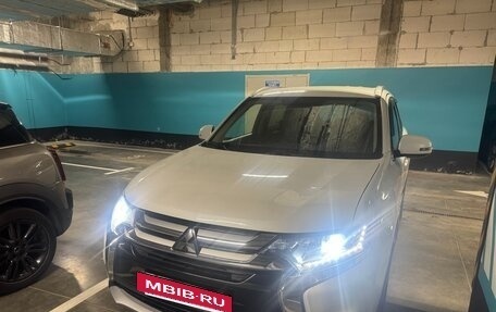 Mitsubishi Outlander III рестайлинг 3, 2017 год, 2 150 000 рублей, 8 фотография