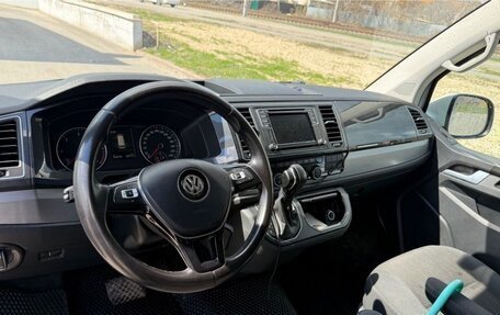 Volkswagen Caravelle T6 рестайлинг, 2018 год, 3 000 000 рублей, 3 фотография