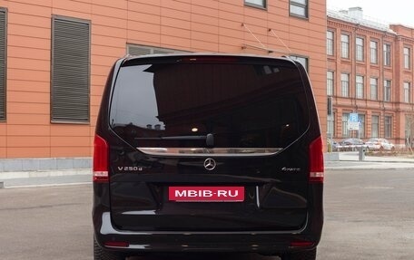 Mercedes-Benz V-Класс, 2021 год, 3 000 000 рублей, 4 фотография