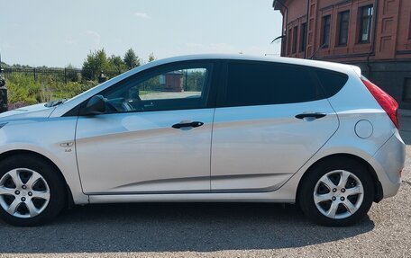 Hyundai Solaris II рестайлинг, 2012 год, 850 000 рублей, 5 фотография