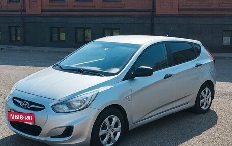 Hyundai Solaris II рестайлинг, 2012 год, 850 000 рублей, 2 фотография