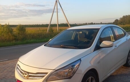 Hyundai Solaris II рестайлинг, 2016 год, 900 000 рублей, 1 фотография