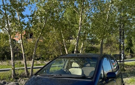 Mitsubishi Colt VI рестайлинг, 2002 год, 240 000 рублей, 1 фотография