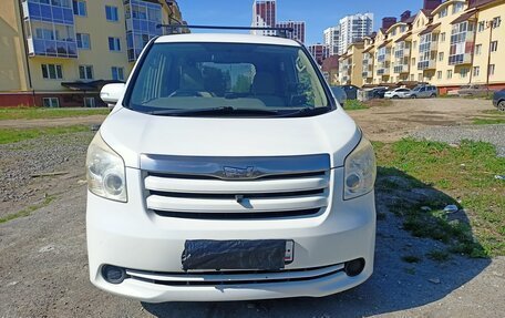 Toyota Noah III, 2008 год, 1 850 000 рублей, 1 фотография