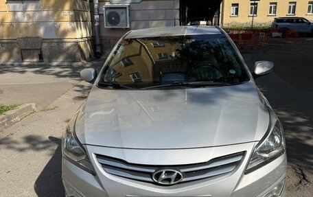 Hyundai Solaris II рестайлинг, 2015 год, 860 000 рублей, 1 фотография
