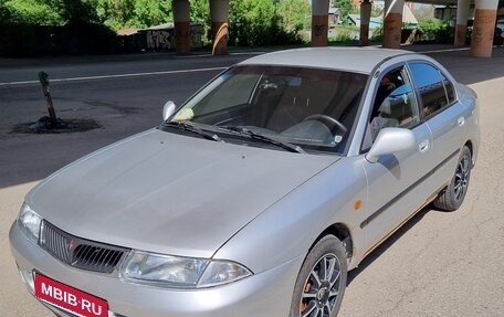 Mitsubishi Carisma I, 1998 год, 180 000 рублей, 1 фотография