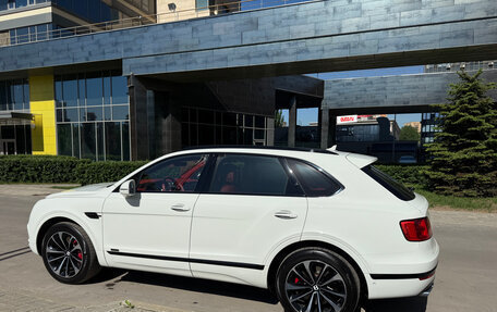 Bentley Bentayga I, 2018 год, 11 900 000 рублей, 2 фотография