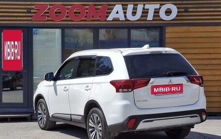 Mitsubishi Outlander III рестайлинг 3, 2020 год, 2 087 000 рублей, 4 фотография