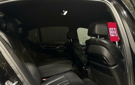 BMW 7 серия, 2017 год, 3 090 000 рублей, 18 фотография