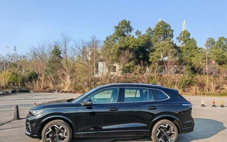 Volkswagen Tiguan, 2024 год, 3 900 000 рублей, 4 фотография