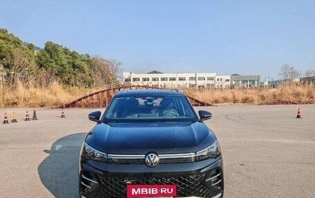 Volkswagen Tiguan, 2024 год, 3 900 000 рублей, 2 фотография