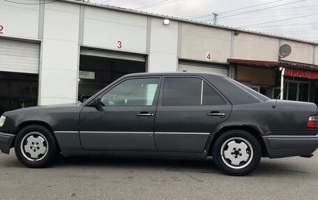 Mercedes-Benz E-Класс, 1994 год, 350 000 рублей, 2 фотография