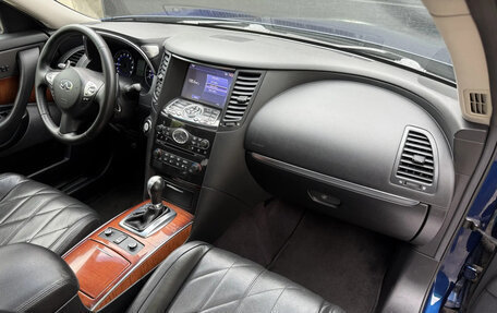 Infiniti QX70, 2013 год, 2 350 000 рублей, 7 фотография