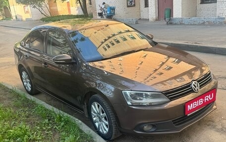 Volkswagen Jetta VI, 2012 год, 800 000 рублей, 2 фотография