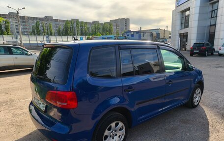 Volkswagen Touran III, 2010 год, 1 050 000 рублей, 4 фотография