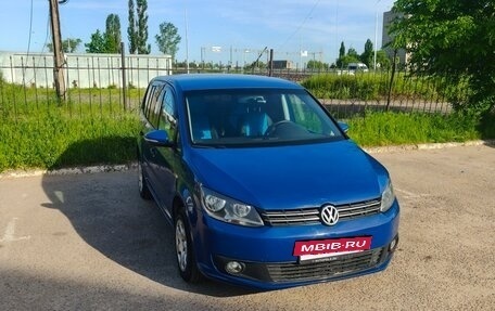 Volkswagen Touran III, 2010 год, 1 050 000 рублей, 2 фотография