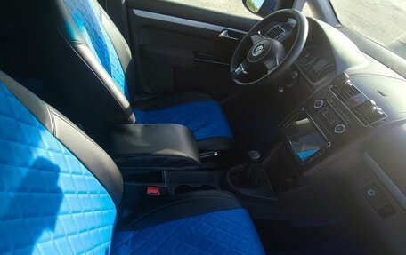Volkswagen Touran III, 2010 год, 1 050 000 рублей, 16 фотография