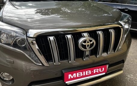 Toyota Land Cruiser Prado 150 рестайлинг 2, 2015 год, 4 890 000 рублей, 11 фотография