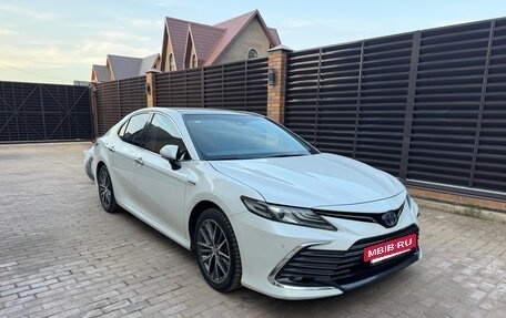 Toyota Camry, 2022 год, 3 600 000 рублей, 2 фотография
