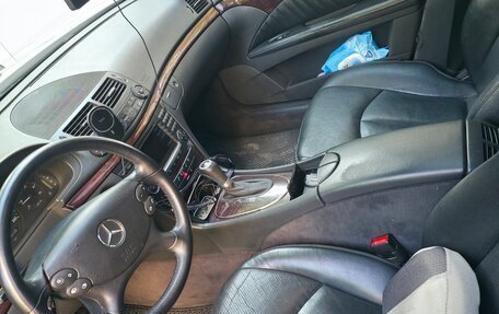 Mercedes-Benz E-Класс, 2005 год, 1 100 000 рублей, 6 фотография
