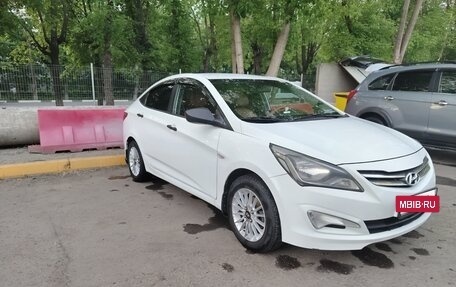 Hyundai Solaris II рестайлинг, 2015 год, 750 000 рублей, 3 фотография