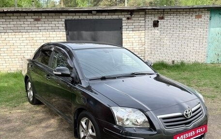 Toyota Avensis III рестайлинг, 2006 год, 700 000 рублей, 2 фотография