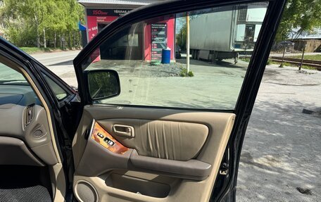 Lexus RX IV рестайлинг, 2000 год, 680 000 рублей, 13 фотография