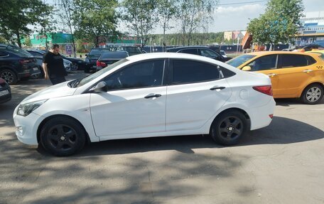 Hyundai Solaris II рестайлинг, 2015 год, 550 000 рублей, 2 фотография