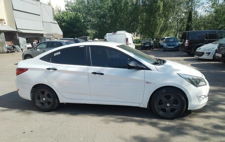 Hyundai Solaris II рестайлинг, 2015 год, 550 000 рублей, 5 фотография
