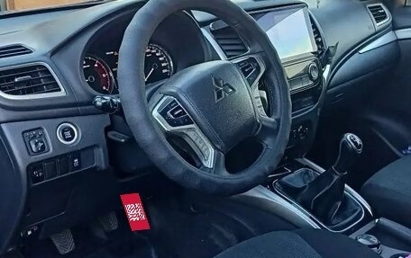 Mitsubishi Pajero Sport III рестайлинг, 2019 год, 3 200 000 рублей, 5 фотография