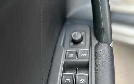 Volkswagen Tiguan II, 2018 год, 3 580 000 рублей, 10 фотография